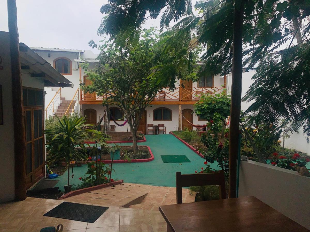Hostal White House Galapagos Puerto Ayora  Εξωτερικό φωτογραφία
