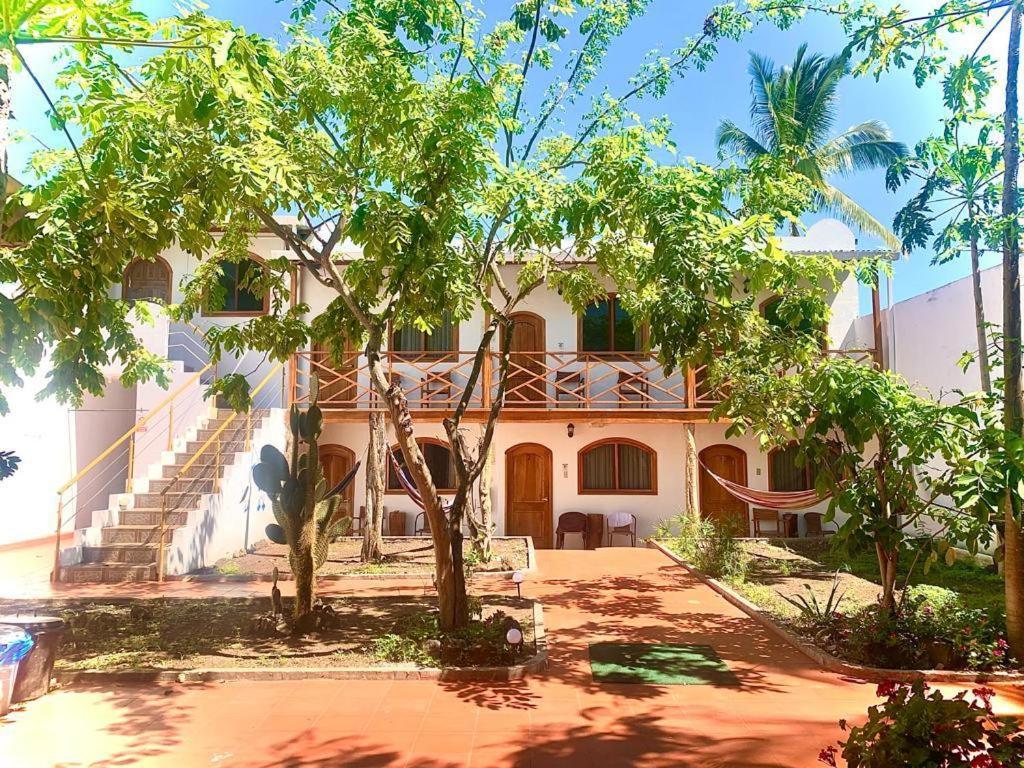 Hostal White House Galapagos Puerto Ayora  Εξωτερικό φωτογραφία