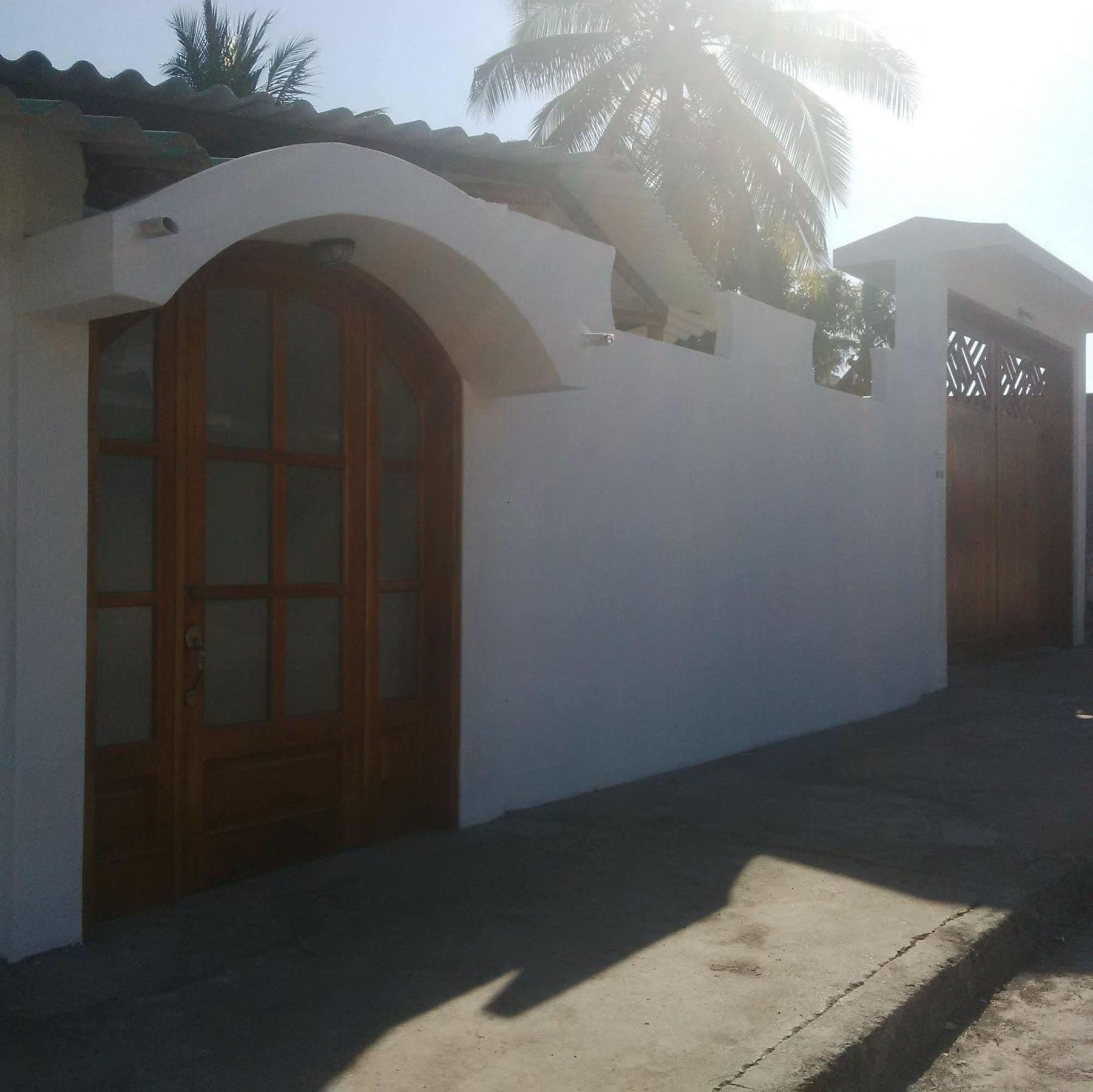 Hostal White House Galapagos Puerto Ayora  Εξωτερικό φωτογραφία