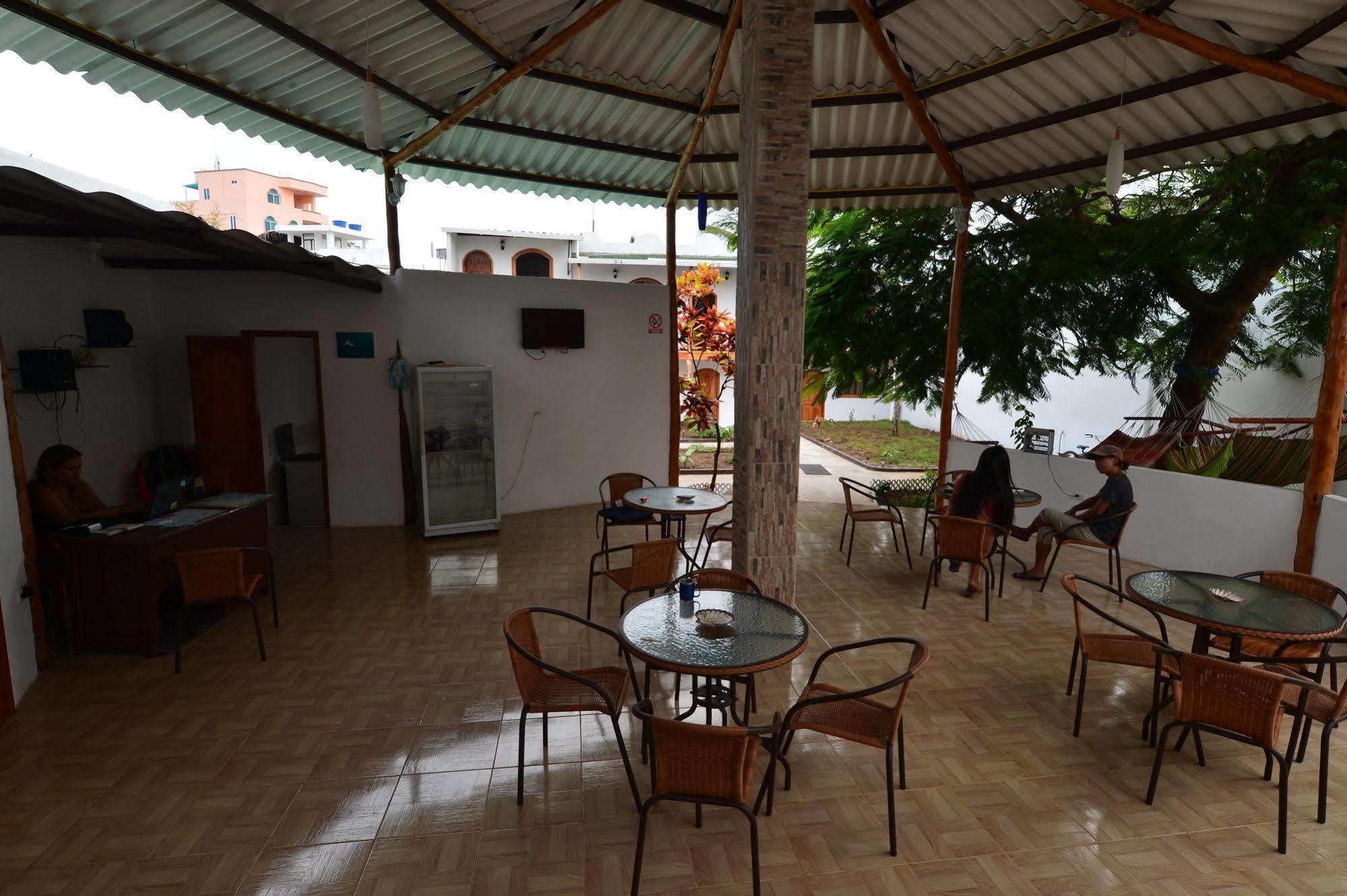 Hostal White House Galapagos Puerto Ayora  Εξωτερικό φωτογραφία