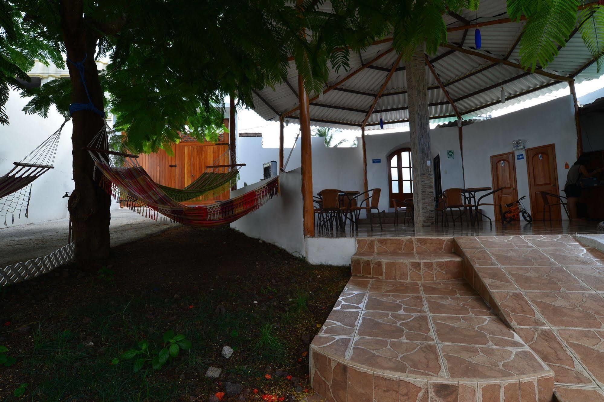 Hostal White House Galapagos Puerto Ayora  Εξωτερικό φωτογραφία