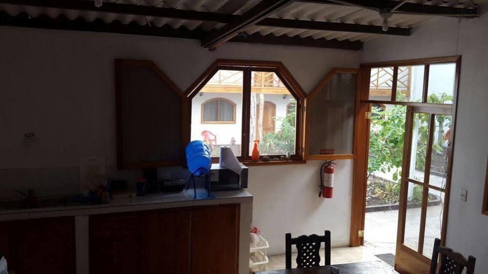 Hostal White House Galapagos Puerto Ayora  Εξωτερικό φωτογραφία