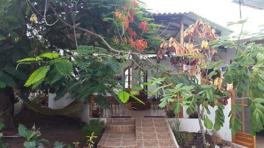 Hostal White House Galapagos Puerto Ayora  Εξωτερικό φωτογραφία
