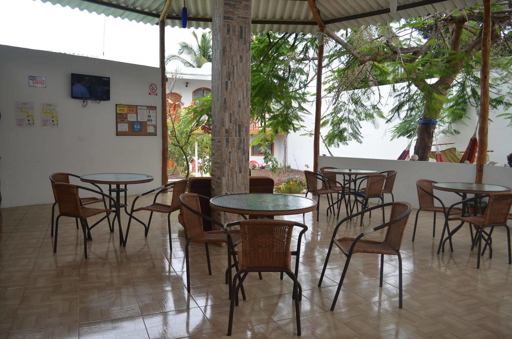 Hostal White House Galapagos Puerto Ayora  Εξωτερικό φωτογραφία